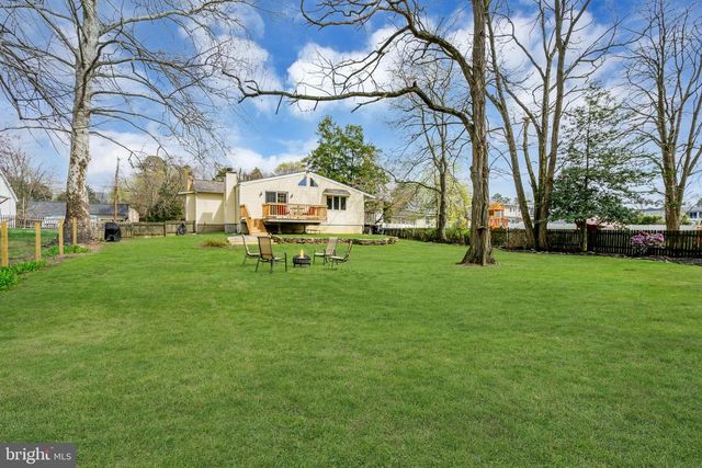 33 POPLAR ST, Sicklerville, NJ 08081