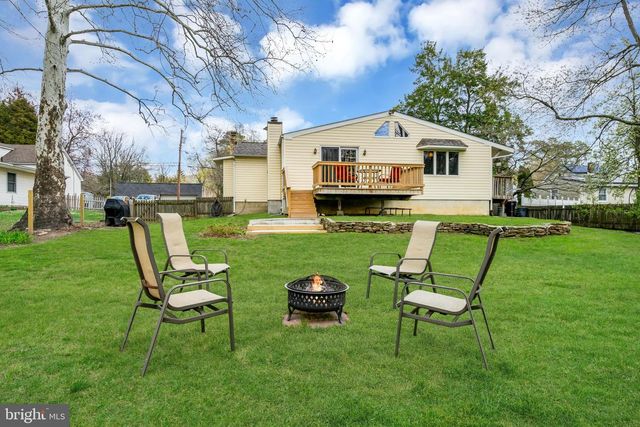 33 POPLAR ST, Sicklerville, NJ 08081