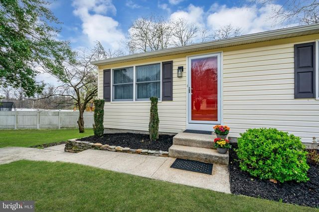 33 POPLAR ST, Sicklerville, NJ 08081