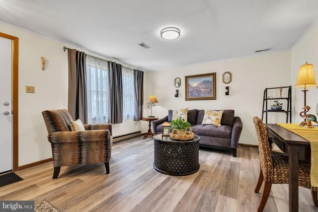 33 POPLAR ST, Sicklerville, NJ 08081