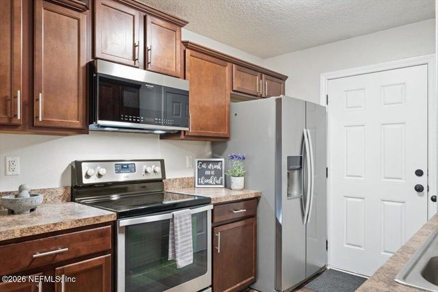 6237 SYRINGA Lane, Jacksonville, FL 32211