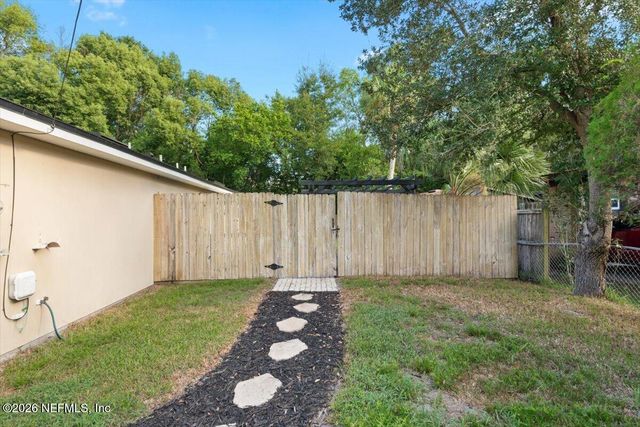 6237 SYRINGA Lane, Jacksonville, FL 32211
