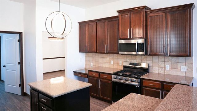 13049 SW 5th Street, Yukon, OK 73099