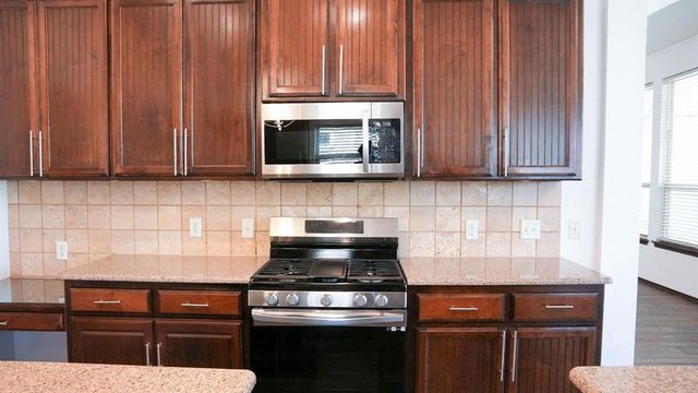 13049 SW 5th Street, Yukon, OK 73099