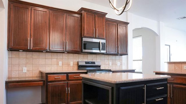 13049 SW 5th Street, Yukon, OK 73099