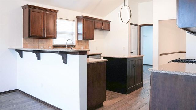 13049 SW 5th Street, Yukon, OK 73099