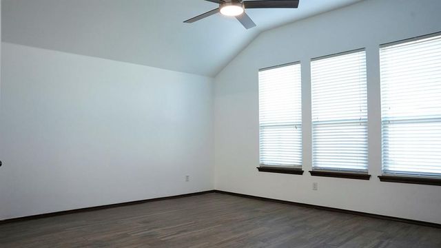 13049 SW 5th Street, Yukon, OK 73099