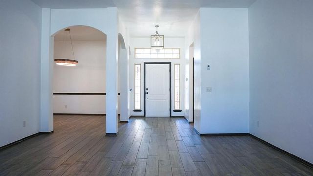 13049 SW 5th Street, Yukon, OK 73099