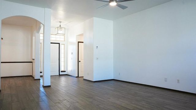 13049 SW 5th Street, Yukon, OK 73099