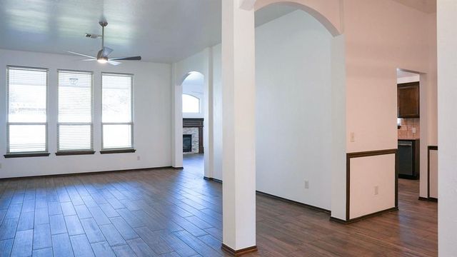 13049 SW 5th Street, Yukon, OK 73099