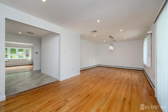 27 Fagan Place, Colonia, NJ 07067