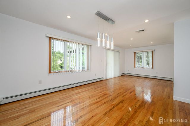 27 Fagan Place, Colonia, NJ 07067