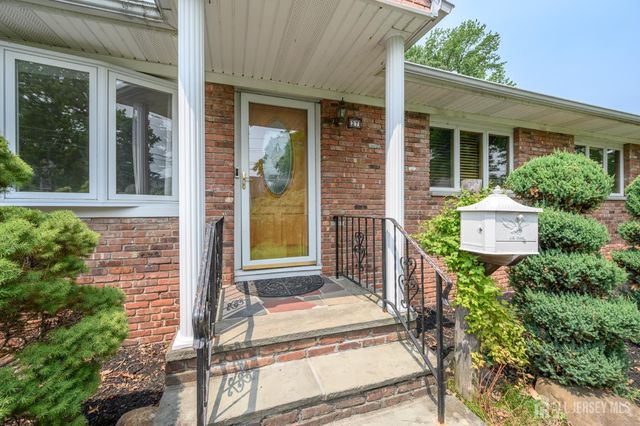 27 Fagan Place, Colonia, NJ 07067