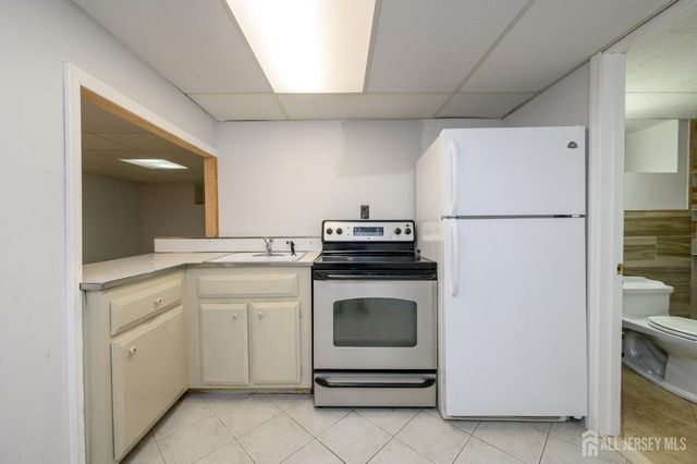 27 Fagan Place, Colonia, NJ 07067