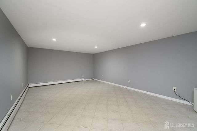 27 Fagan Place, Colonia, NJ 07067