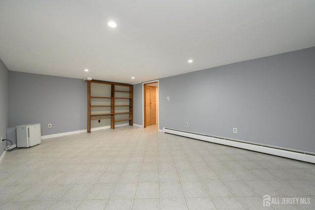 27 Fagan Place, Colonia, NJ 07067