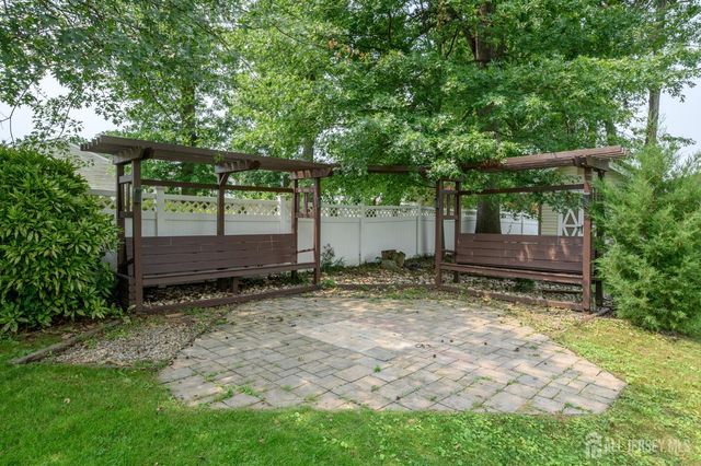 27 Fagan Place, Colonia, NJ 07067
