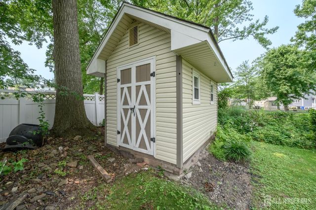 27 Fagan Place, Colonia, NJ 07067