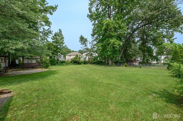 27 Fagan Place, Colonia, NJ 07067