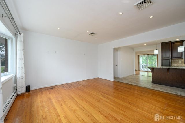 27 Fagan Place, Colonia, NJ 07067