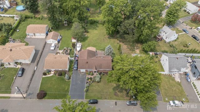 27 Fagan Place, Colonia, NJ 07067