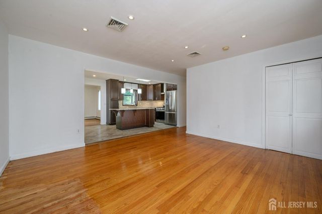 27 Fagan Place, Colonia, NJ 07067