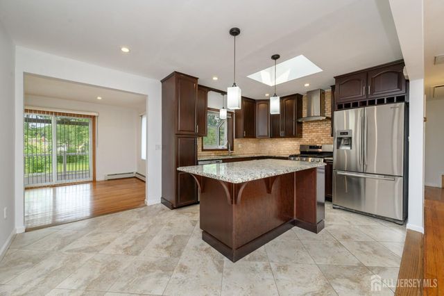 27 Fagan Place, Colonia, NJ 07067