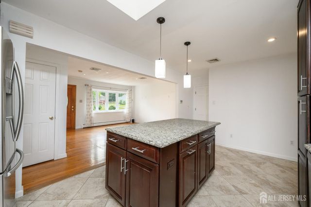 27 Fagan Place, Colonia, NJ 07067