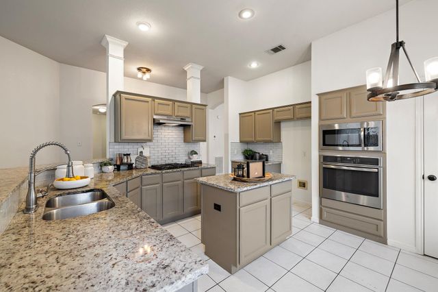12713 Cinchring LN, Austin, TX 78727