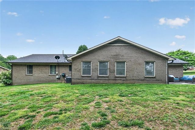 316 Christine Court, Winston-salem, NC 27127