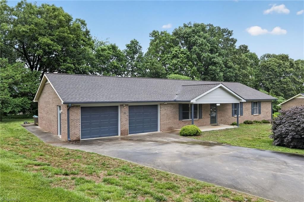 316 Christine Court, Winston-salem, NC 27127