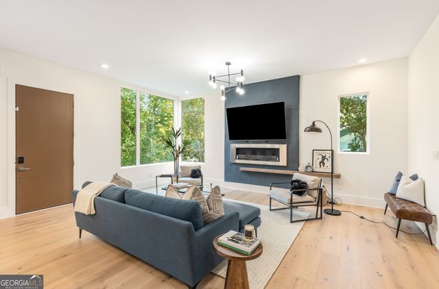 1045 Shepherds Lane NE, Atlanta, GA 30324