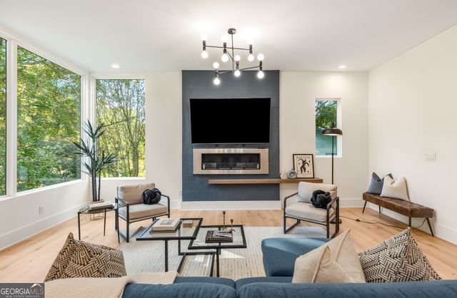 1045 Shepherds Lane NE, Atlanta, GA 30324