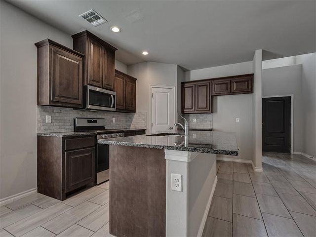 11133 NW 95th Court, Yukon, OK 73099