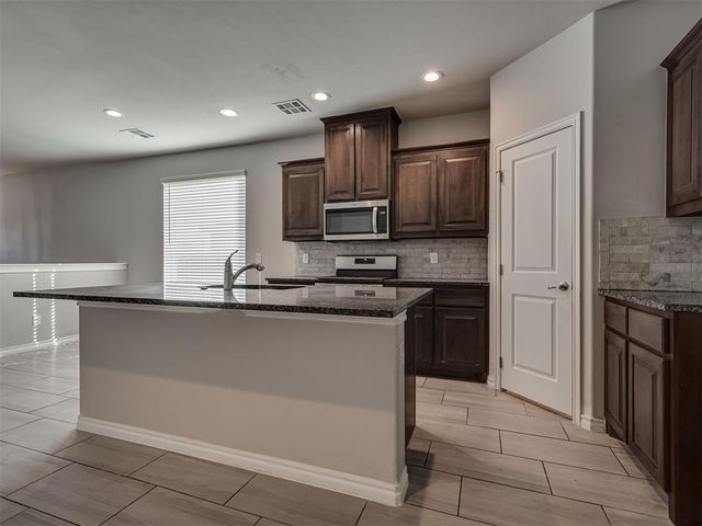 11133 NW 95th Court, Yukon, OK 73099