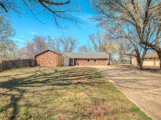 4814 W Country Club Court, Stillwater, OK 74074