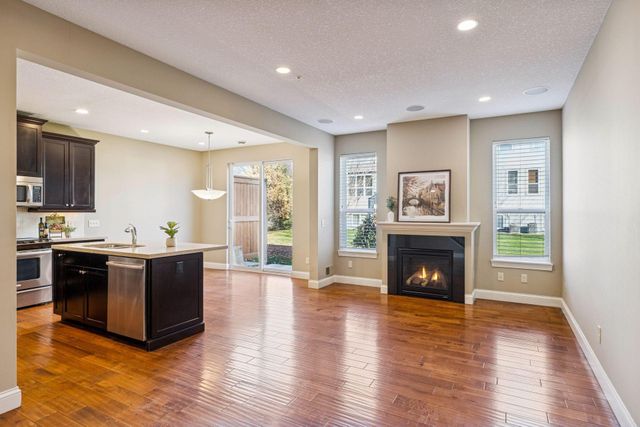 3081 Countryside Avenue B, Woodbury, MN 55129