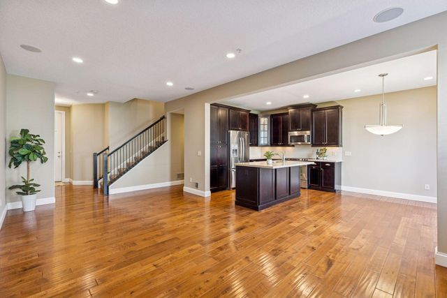 3081 Countryside Avenue B, Woodbury, MN 55129