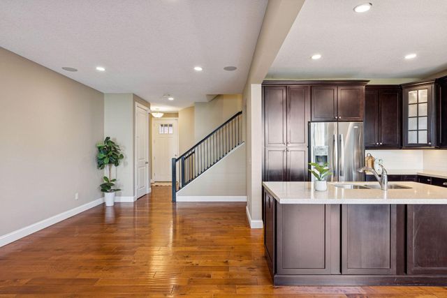 3081 Countryside Avenue B, Woodbury, MN 55129