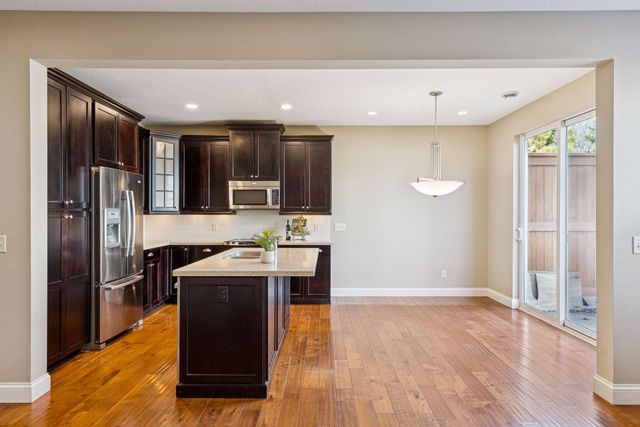 3081 Countryside Avenue B, Woodbury, MN 55129