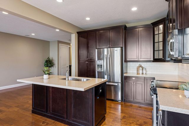 3081 Countryside Avenue B, Woodbury, MN 55129