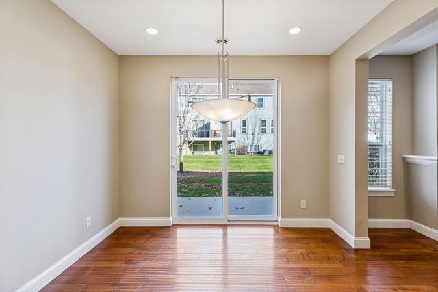 3081 Countryside Avenue B, Woodbury, MN 55129