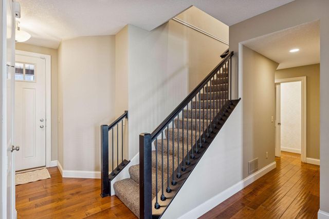 3081 Countryside Avenue B, Woodbury, MN 55129