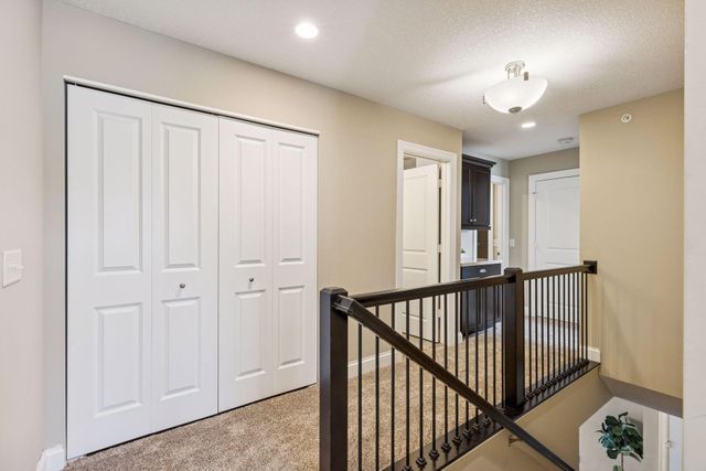 3081 Countryside Avenue B, Woodbury, MN 55129