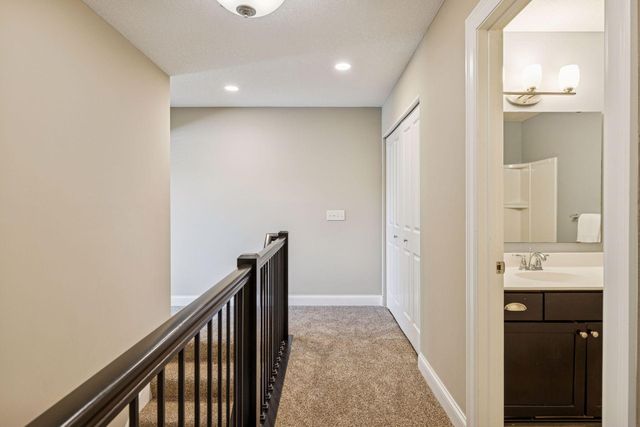 3081 Countryside Avenue B, Woodbury, MN 55129