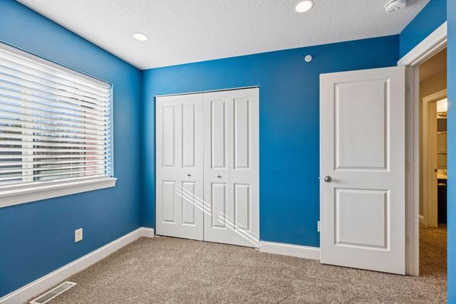 3081 Countryside Avenue B, Woodbury, MN 55129