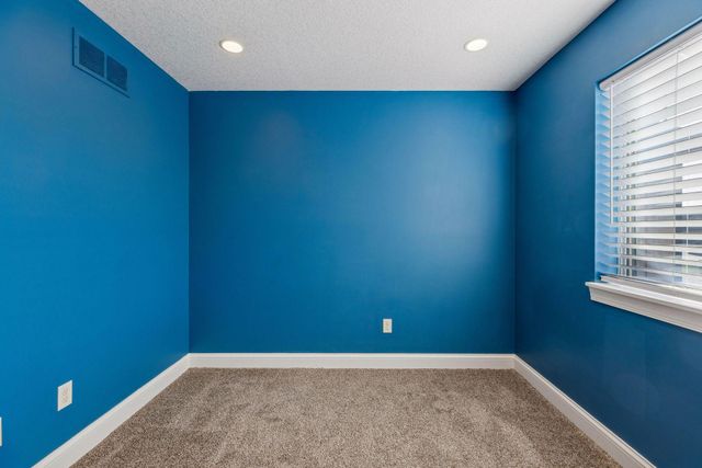 3081 Countryside Avenue B, Woodbury, MN 55129