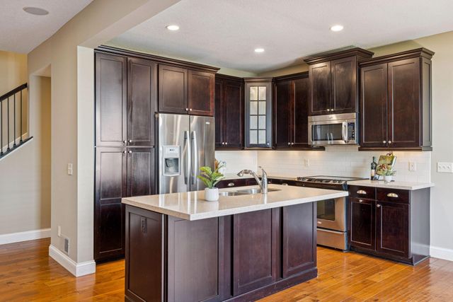 3081 Countryside Avenue B, Woodbury, MN 55129