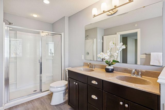 3081 Countryside Avenue B, Woodbury, MN 55129