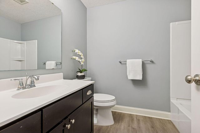 3081 Countryside Avenue B, Woodbury, MN 55129